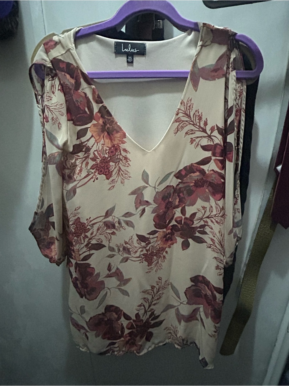 Lulu's Cream Floral Cold-Shoulder V-Neck dress